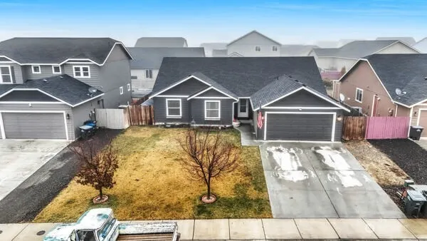 $400,000 | 527 South Bayside Street, Moses Lake, WA 98837