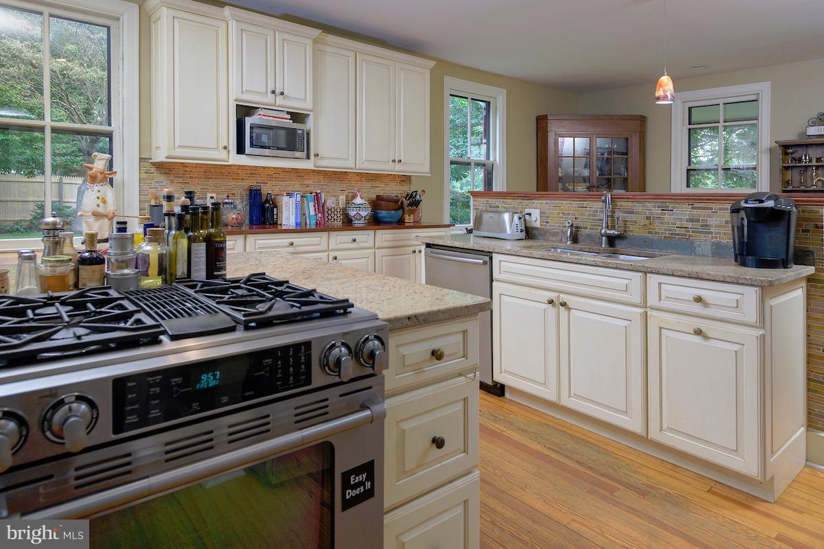 7 Twaddell Mill Road Wilmington, DE 19807 - Photo 15 of 28 Kitchen island with sink station