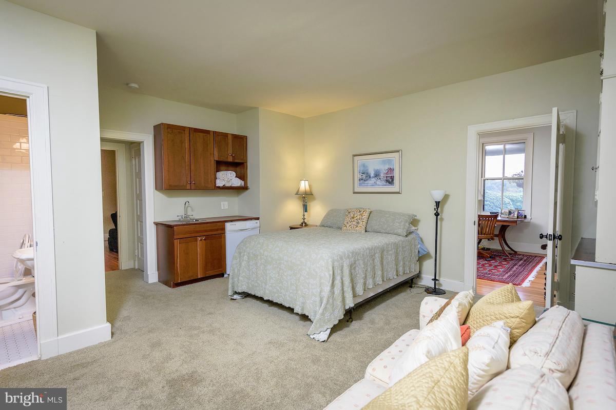 7 Twaddell Mill Road Wilmington, DE 19807 - Photo 20 of 28 1st floor guest room