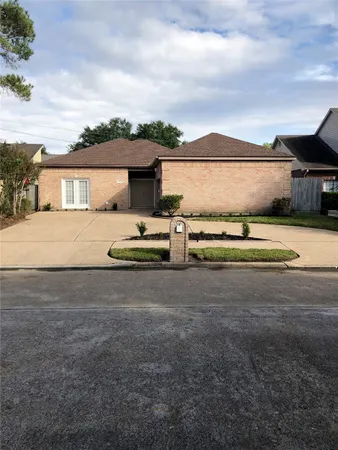 $3,700 | 10310 Chevy Chase Drive, Houston, TX 77042