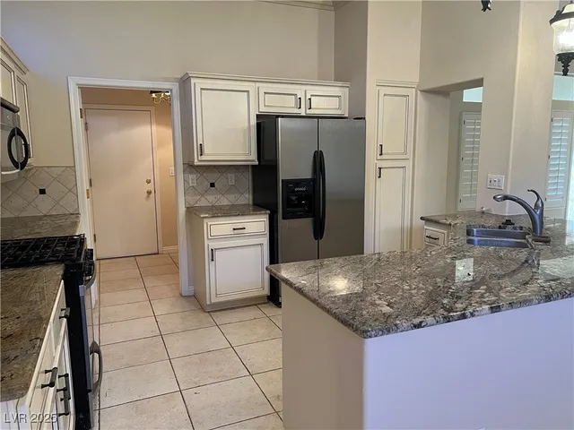 $2,350 | 10041 Woodhouse Drive, Las Vegas, NV 89134