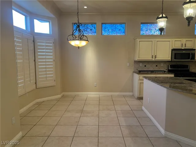 $2,350 | 10041 Woodhouse Drive, Las Vegas, NV 89134