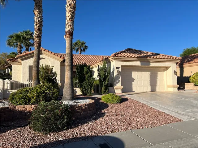 $2,350 | 10041 Woodhouse Drive, Las Vegas, NV 89134