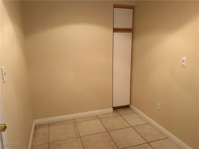 $2,350 | 10041 Woodhouse Drive, Las Vegas, NV 89134