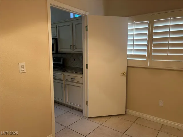 $2,350 | 10041 Woodhouse Drive, Las Vegas, NV 89134