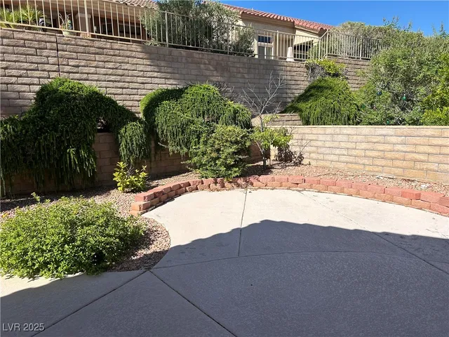 $2,350 | 10041 Woodhouse Drive, Las Vegas, NV 89134