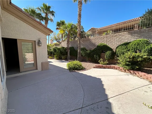 $2,350 | 10041 Woodhouse Drive, Las Vegas, NV 89134