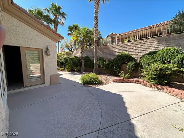 $2,350 | 10041 Woodhouse Drive, Las Vegas, NV 89134