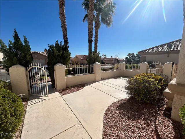 $2,350 | 10041 Woodhouse Drive, Las Vegas, NV 89134