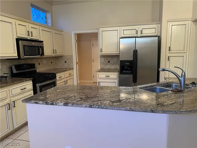 $2,350 | 10041 Woodhouse Drive, Las Vegas, NV 89134