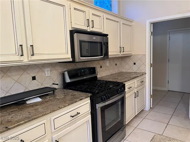 $2,350 | 10041 Woodhouse Drive, Las Vegas, NV 89134