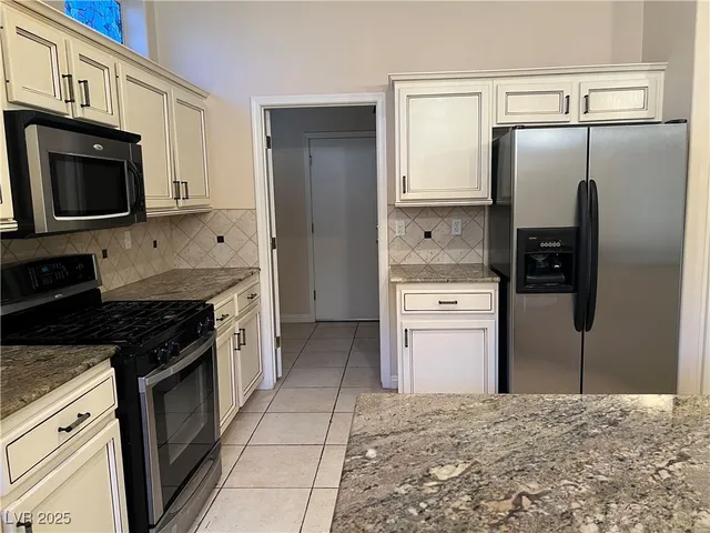 $2,350 | 10041 Woodhouse Drive, Las Vegas, NV 89134