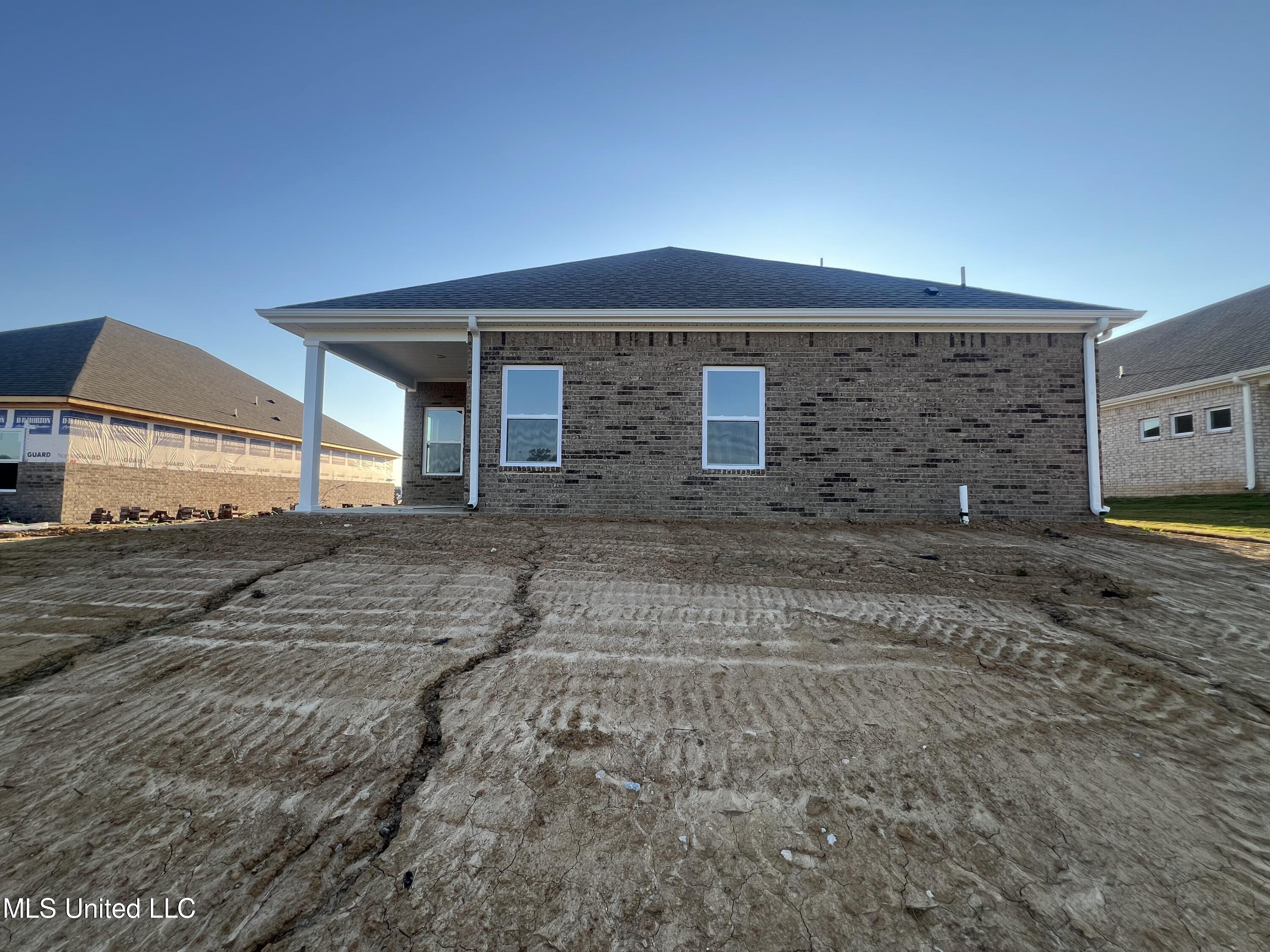 97 Pickwick Place Byhalia, MS 38611 - Photo 2 of 14 Back of house