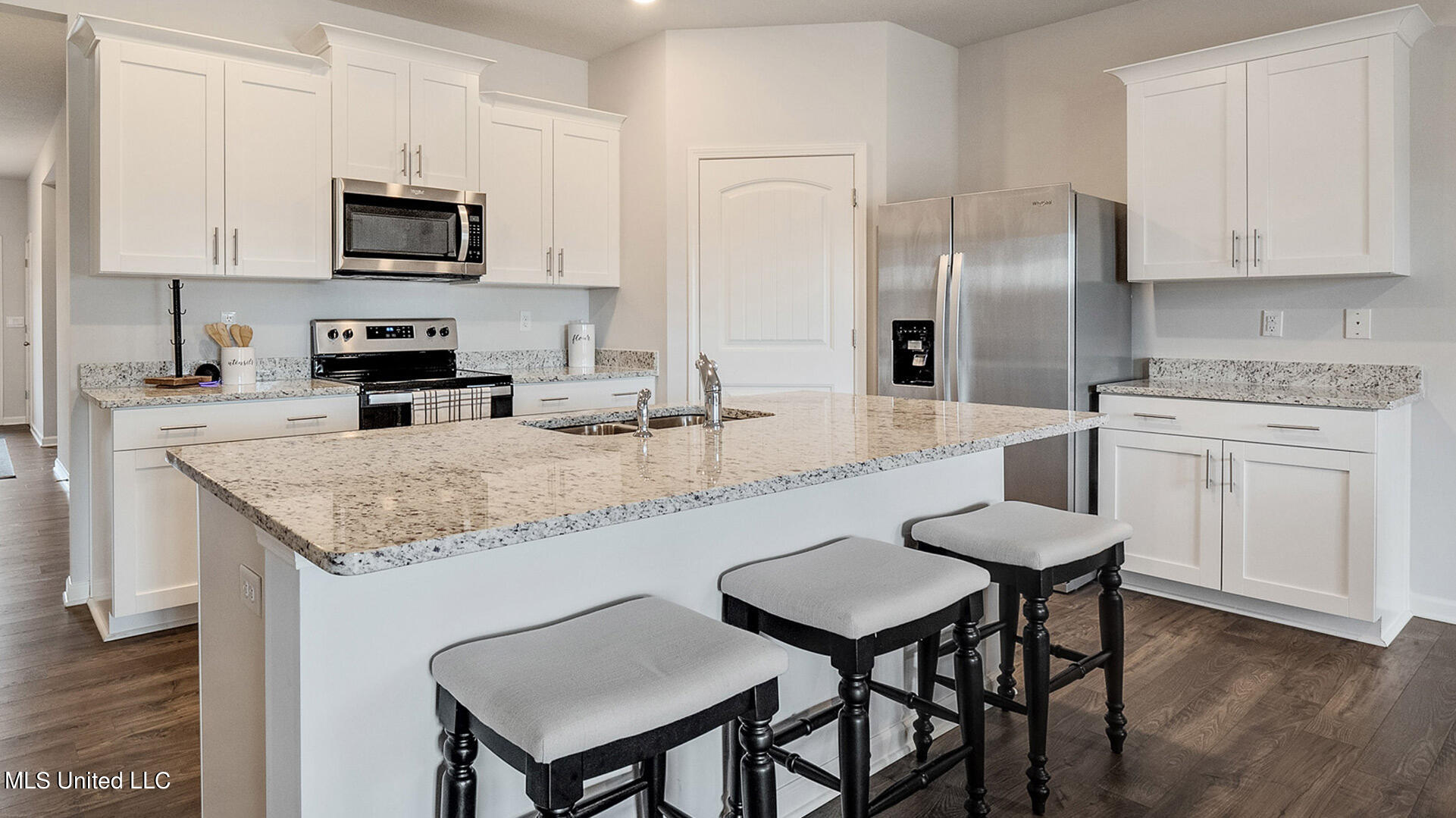 97 Pickwick Place Byhalia, MS 38611 - Photo 3 of 14 1_TN_Memphis_Lacombe_Kitchen