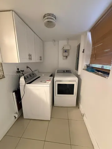 a view of entryway with a house