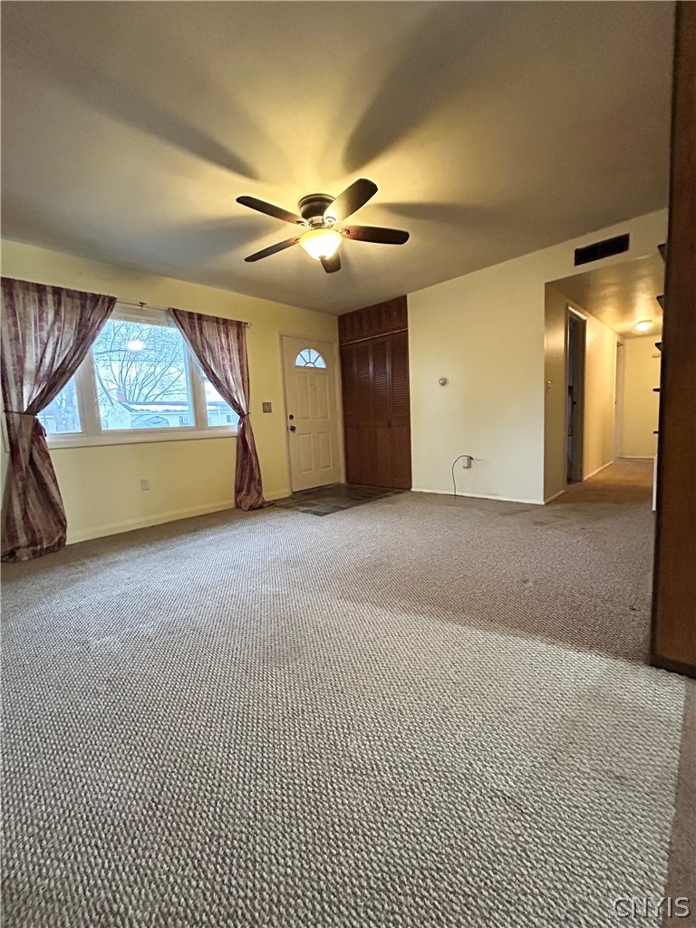 7957 Rinaldo Boulevard East Cicero, NY 13030 - Photo 3 of 21 Living rooom