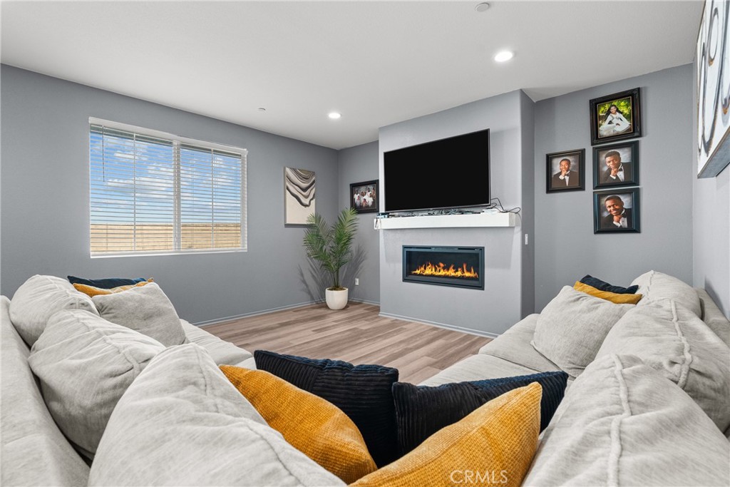 6949 Beale Road Palmdale, CA 93552 - Photo 3 of 32