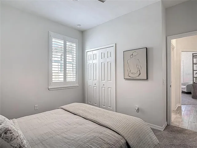 a view of a house with backyard and garden