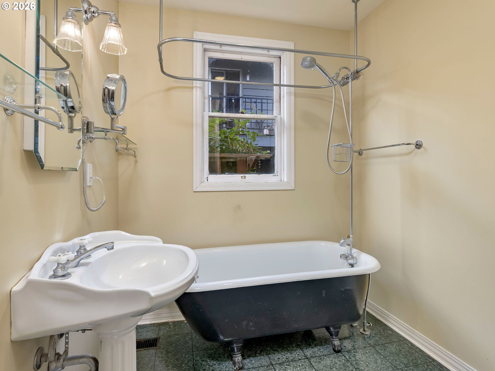 1808 Northeast Wasco Street Portland, OR 97232 - Photo 27 of 48 Gallery Image 27