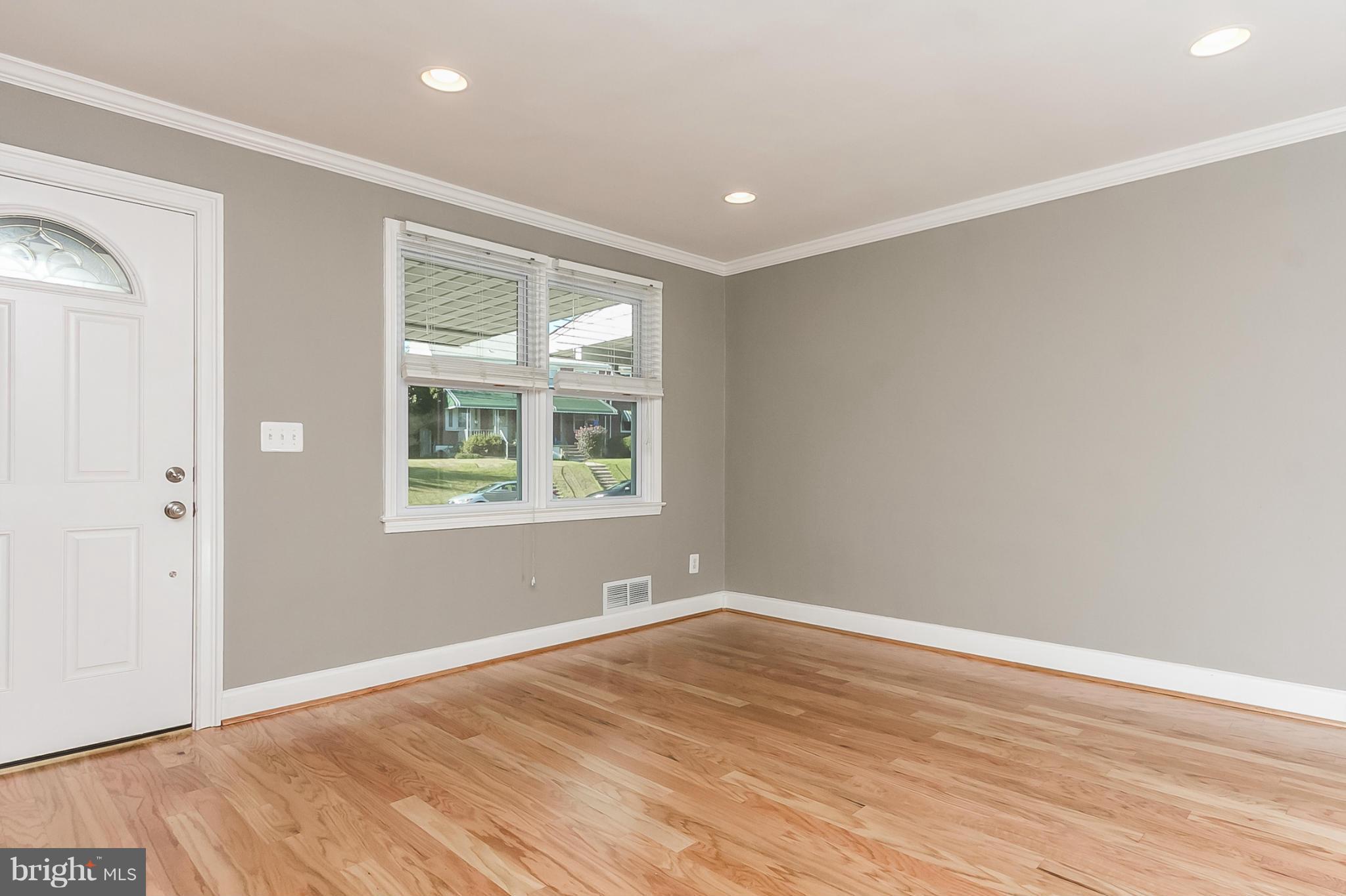8641 Rock Oak Road Baltimore, MD 21234 - Photo 5 of 30 Spacious Living Room