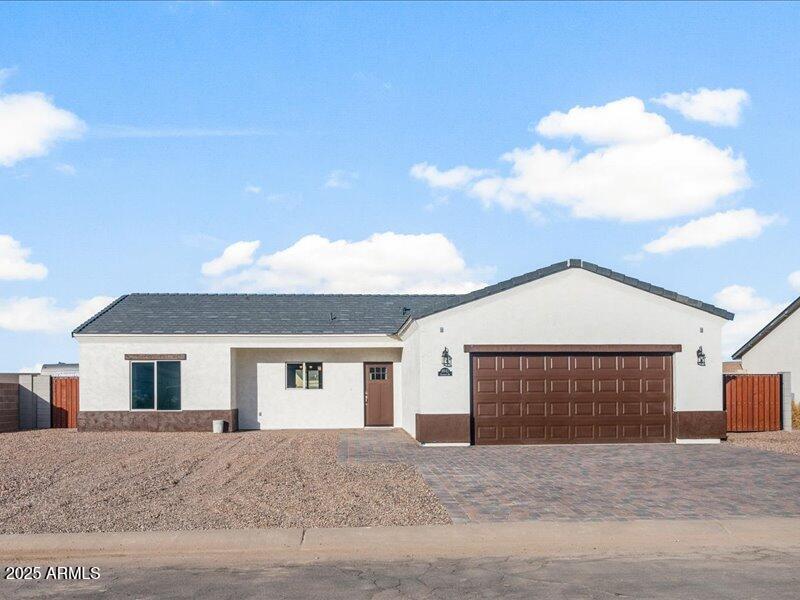 3805 North Estrella Road Eloy, AZ 85131 - Photo 2 of 32 a front view of a house with a yard and garage