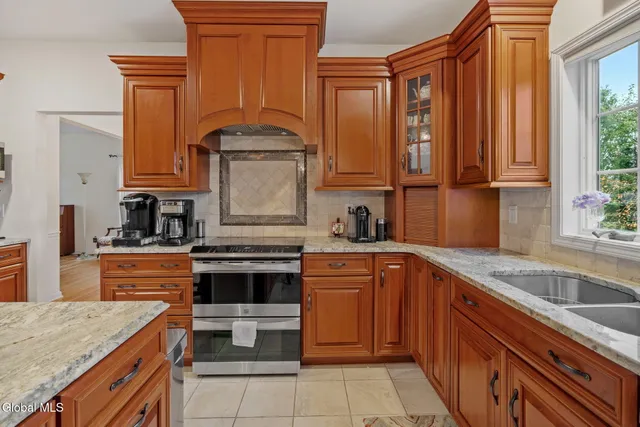 $839,000 | 321 St Ann Drive, Niskayuna, NY 12309