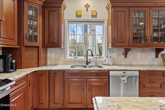 $839,000 | 321 St Ann Drive, Niskayuna, NY 12309