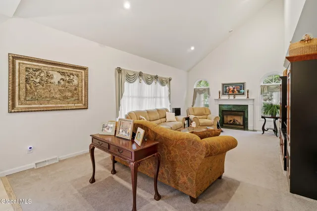 $839,000 | 321 St Ann Drive, Niskayuna, NY 12309