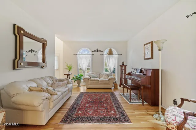 $839,000 | 321 St Ann Drive, Niskayuna, NY 12309