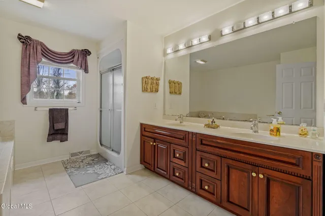 $839,000 | 321 St Ann Drive, Niskayuna, NY 12309