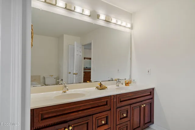 $839,000 | 321 St Ann Drive, Niskayuna, NY 12309