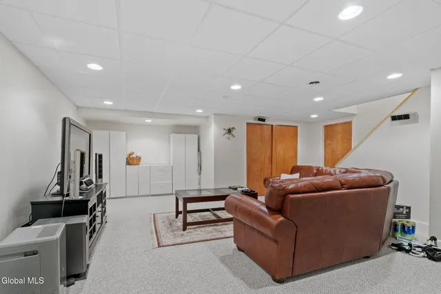 $839,000 | 321 St Ann Drive, Niskayuna, NY 12309