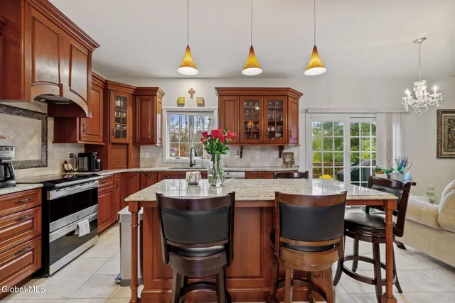 $839,000 | 321 St Ann Drive, Niskayuna, NY 12309