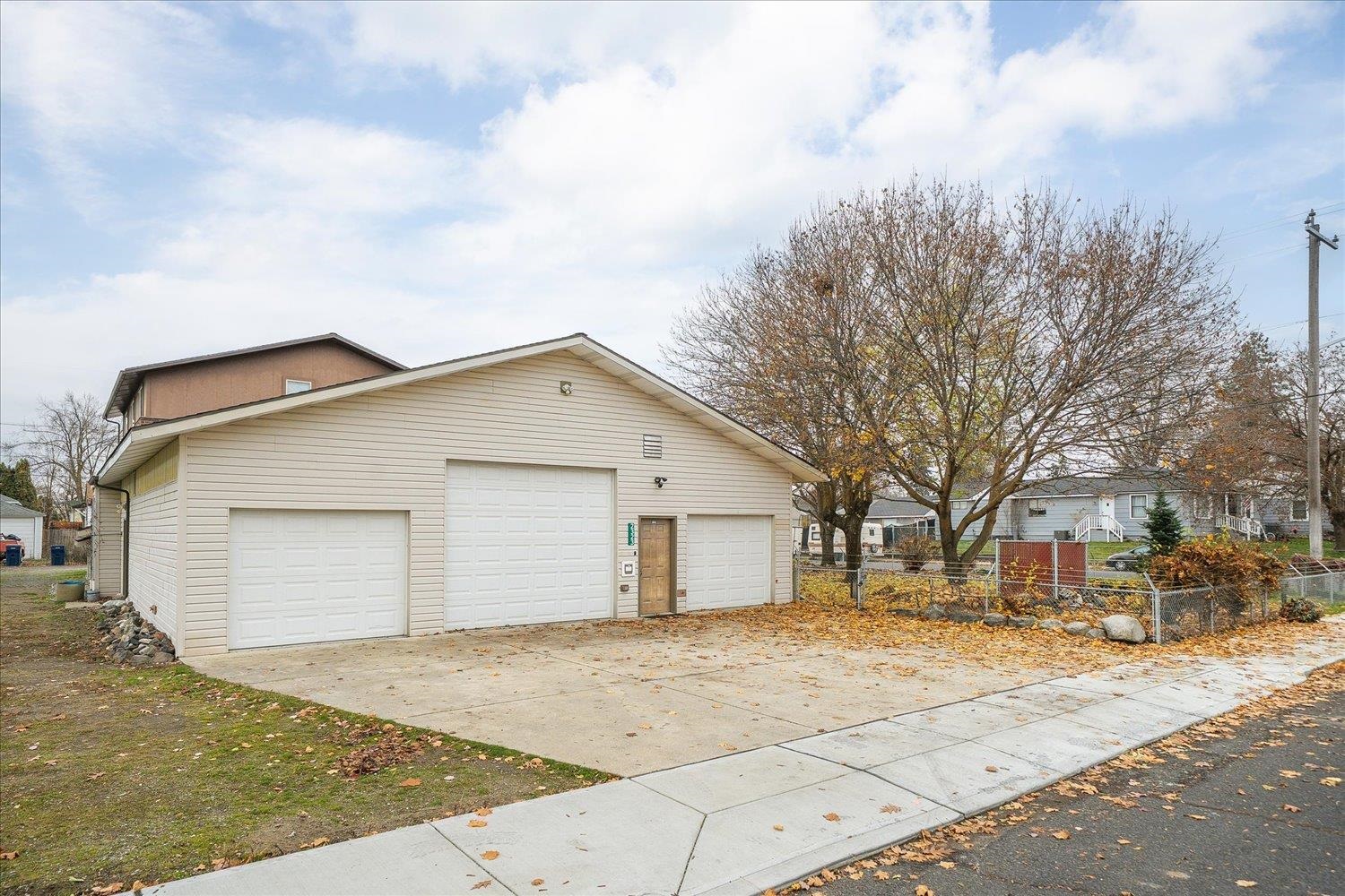 2323 West Olympic Avenue Spokane, WA 99205 - Photo 2 of 28