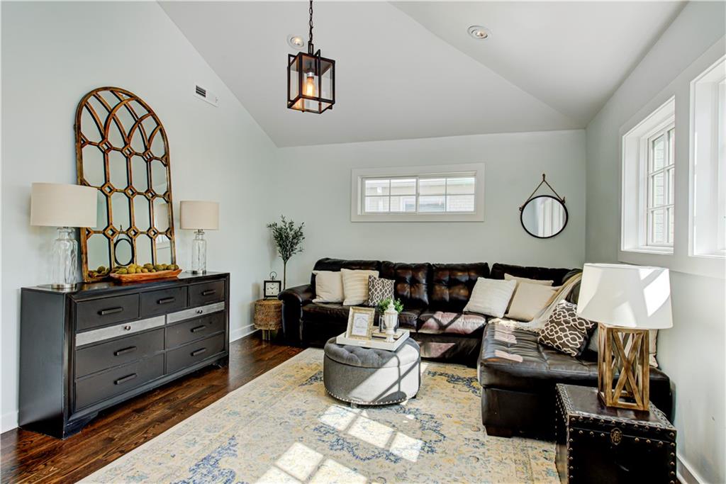 7061 Warwick Road Indianapolis, IN 46220 - Photo 13 of 35 Gallery Image 13
