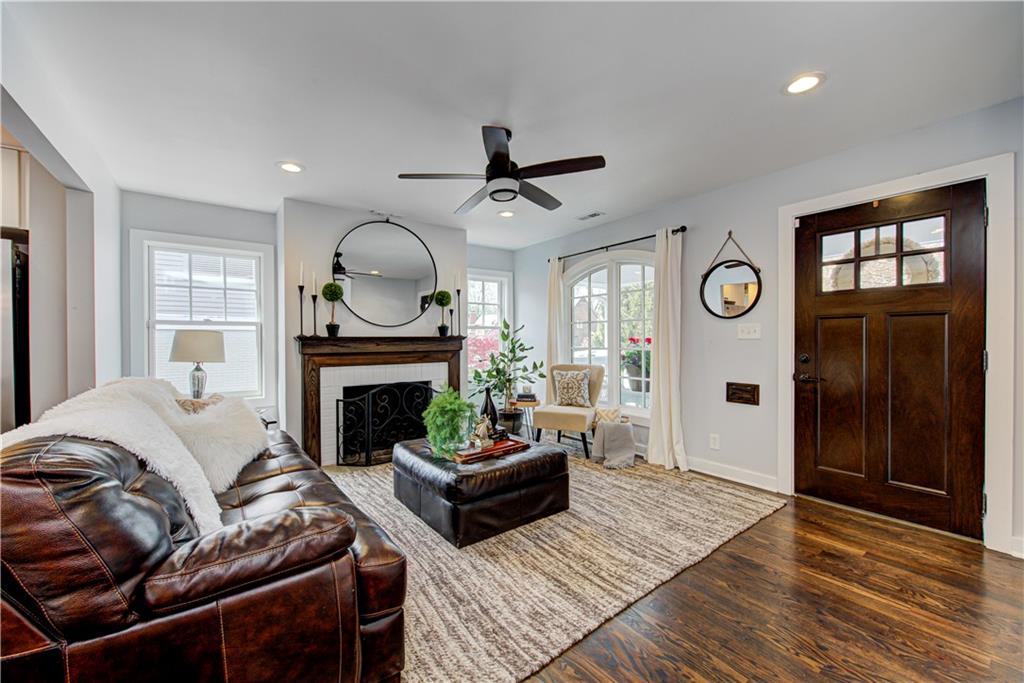 7061 Warwick Road Indianapolis, IN 46220 - Photo 3 of 35 Gallery Image 3