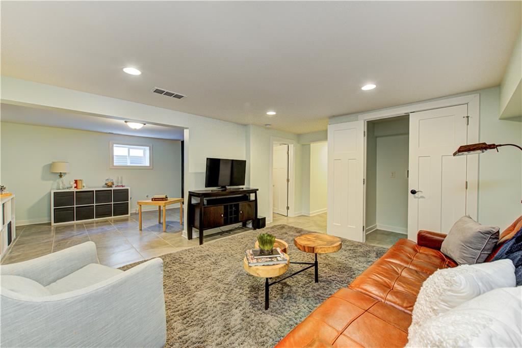 7061 Warwick Road Indianapolis, IN 46220 - Photo 24 of 35 Gallery Image 24
