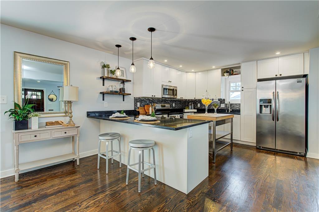 7061 Warwick Road Indianapolis, IN 46220 - Photo 7 of 35 Gallery Image 7