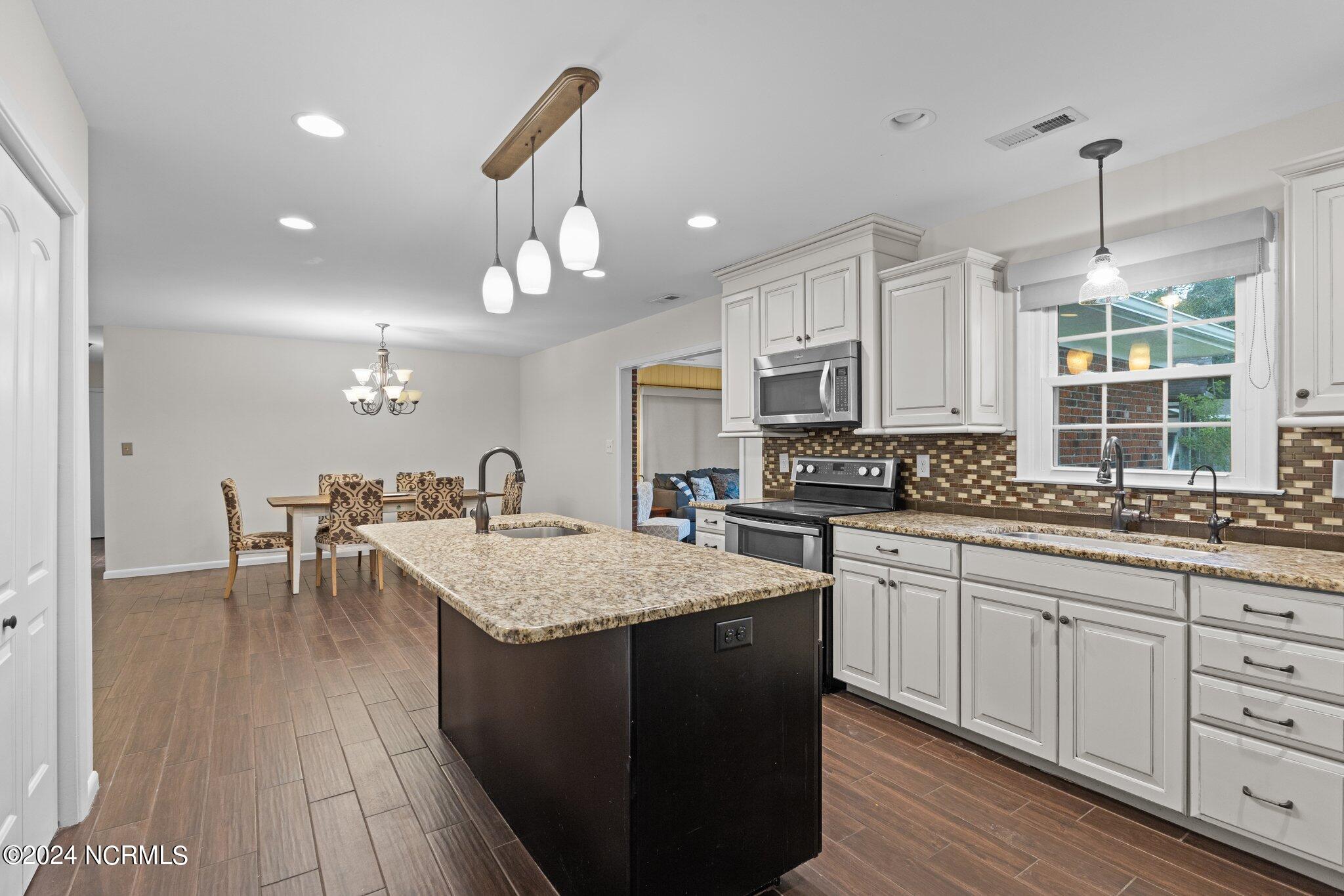 3312 Old Gate Road Morehead City, NC 28557 - Photo 23 of 35 kitchen bar