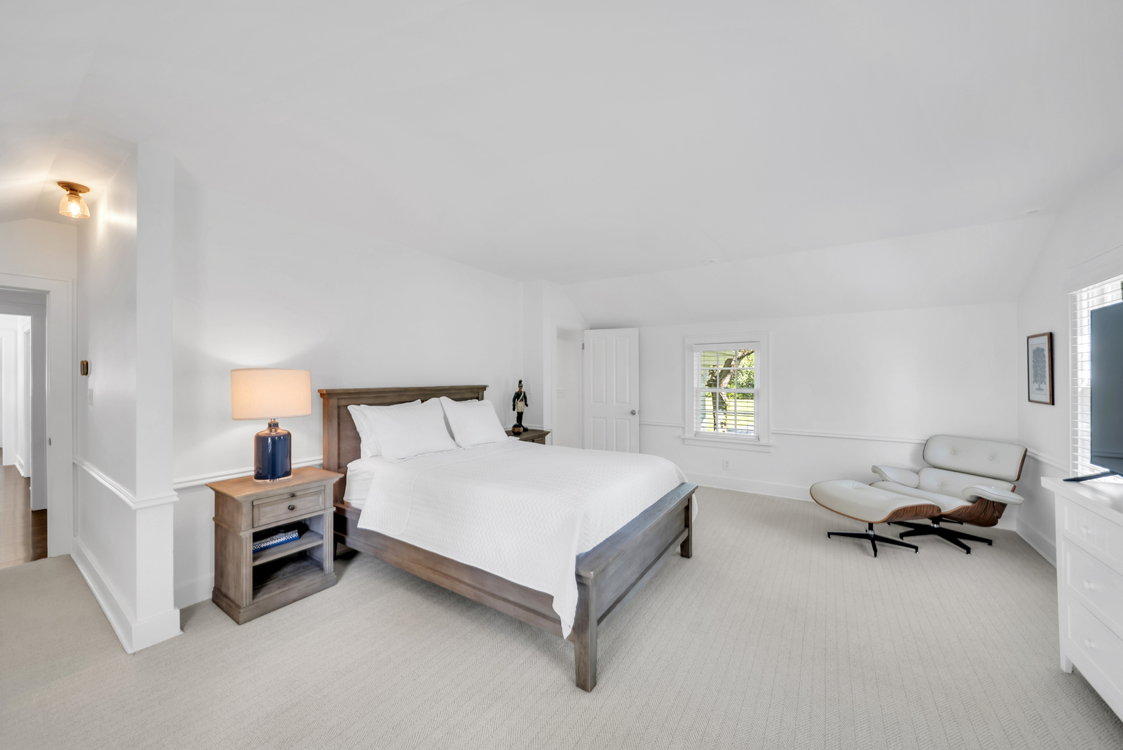 32 Otis Road Barrington Hills, IL 60010 - Photo 22 of 48 a spacious bedroom with a bed and a couch