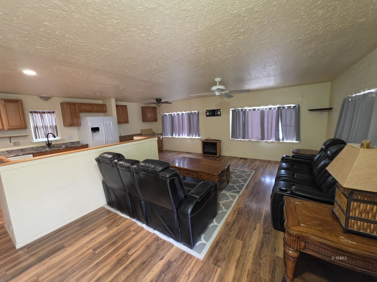 4009 Weiman Avenue Ridgecrest, CA 93555 - Photo 2 of 13