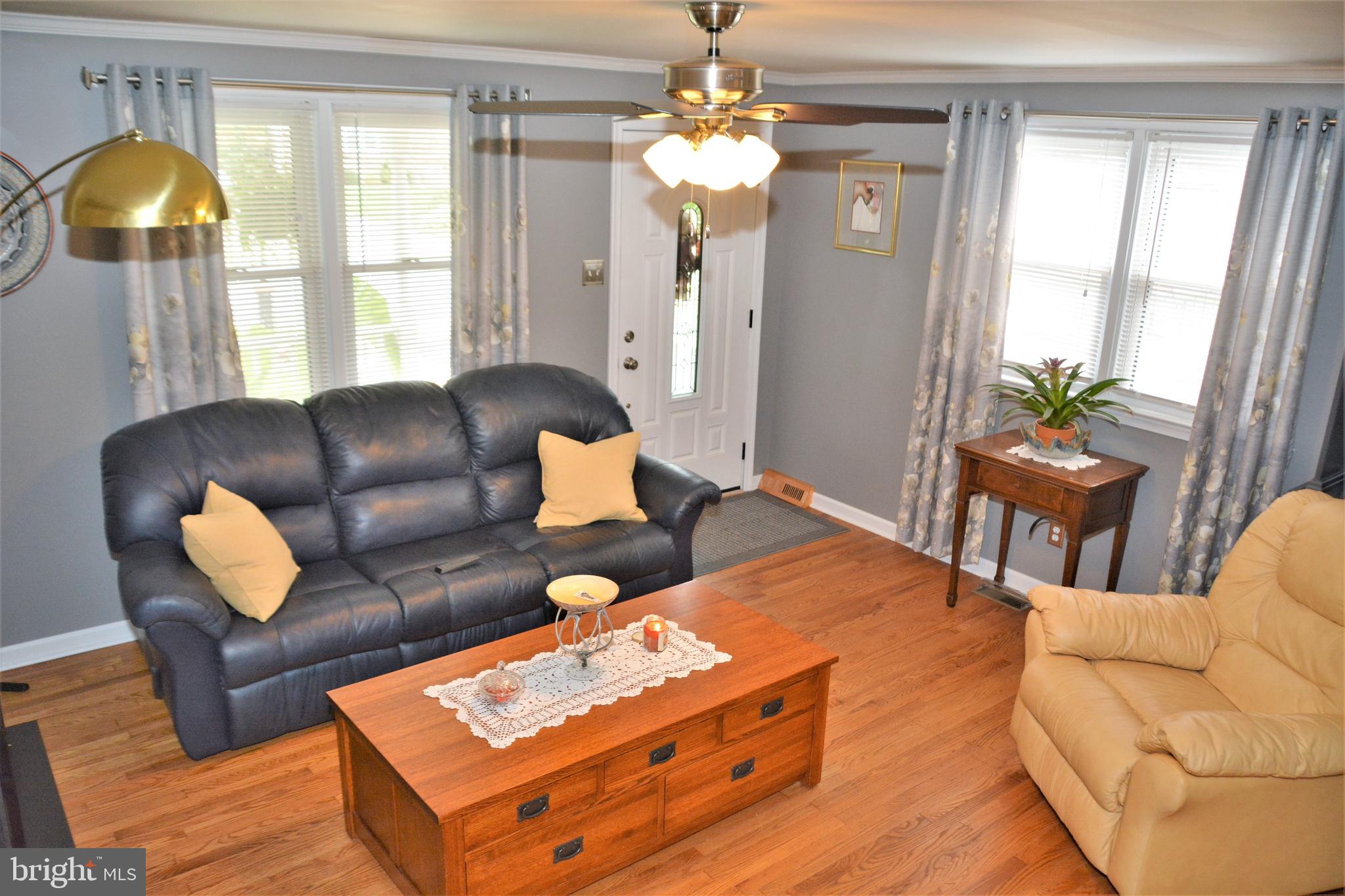 820 Haverford Road Ridley Park, PA 19078 - Photo 15 of 59 Living room