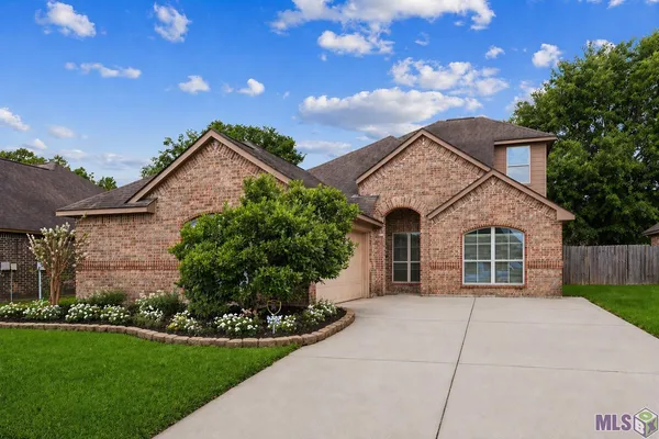 $325,000 | 6707 Royal Oaks Court, Zachary, LA 70791