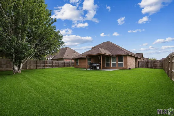 $325,000 | 6707 Royal Oaks Court, Zachary, LA 70791