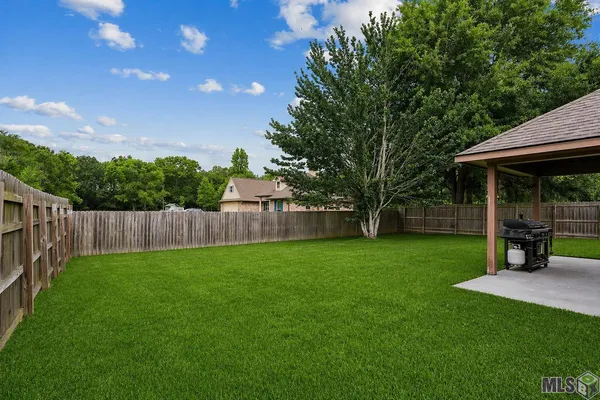 $325,000 | 6707 Royal Oaks Court, Zachary, LA 70791