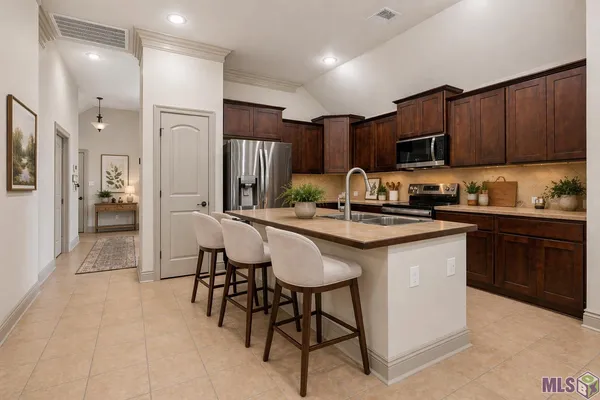 $325,000 | 6707 Royal Oaks Court, Zachary, LA 70791
