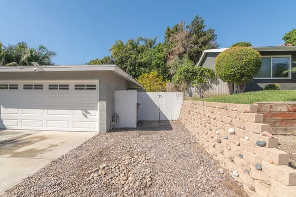 $924,000 | 403 Foussat Road, Oceanside, CA 92054