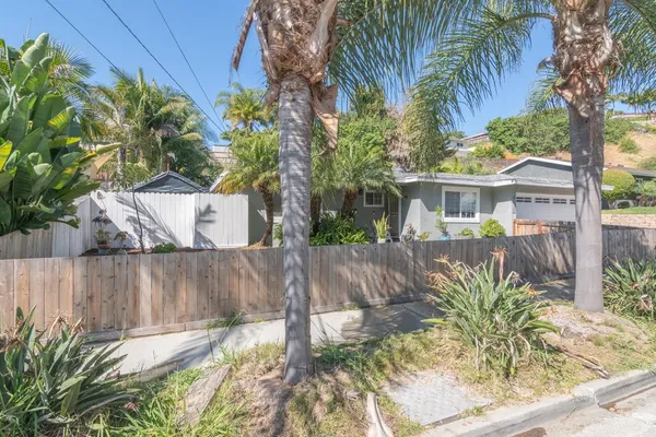 $924,000 | 403 Foussat Road, Oceanside, CA 92054