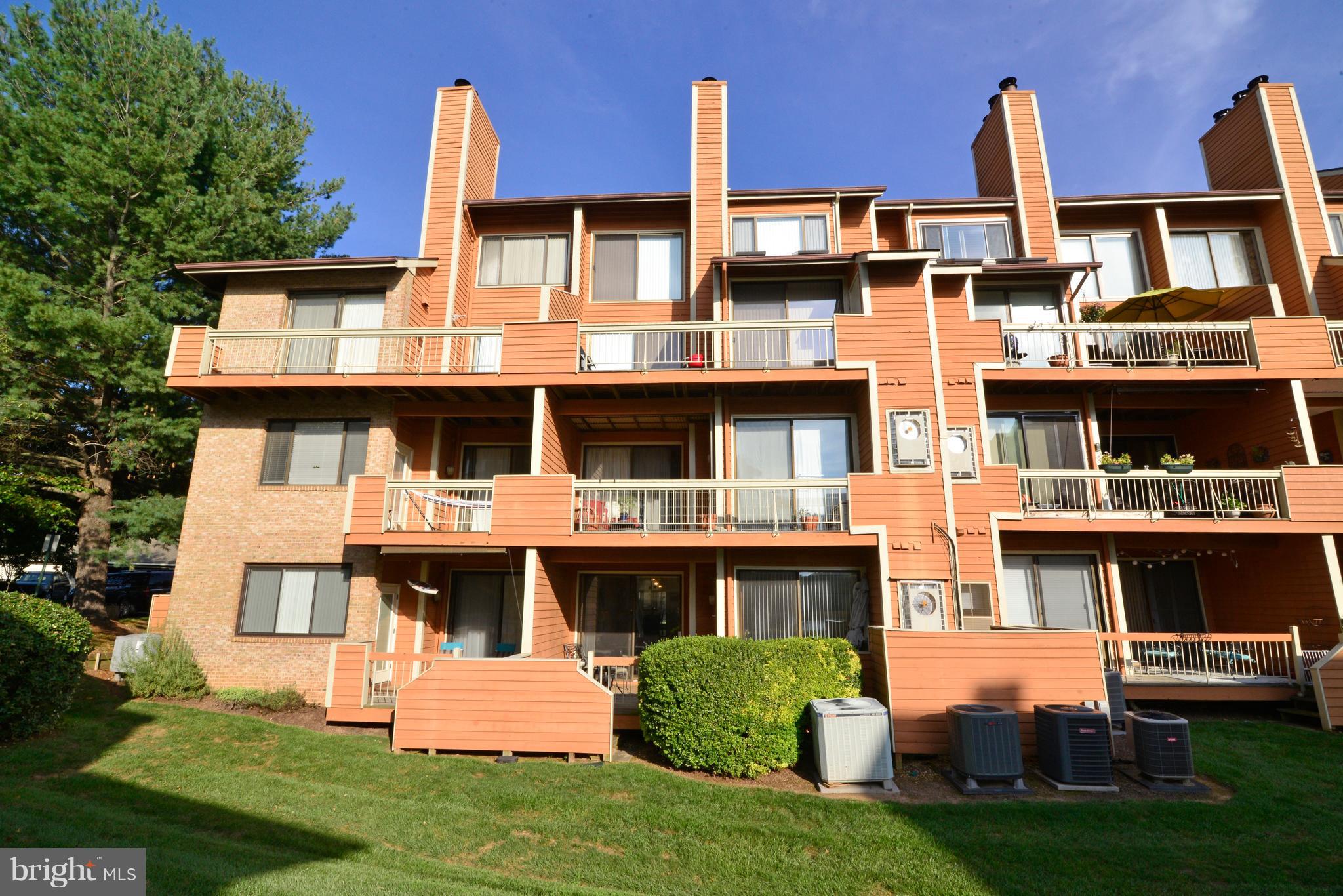 11220 Harbor Court, Unit 11220 Reston, VA 20191 - Photo 23 of 29 Here is a view of the back of the building.