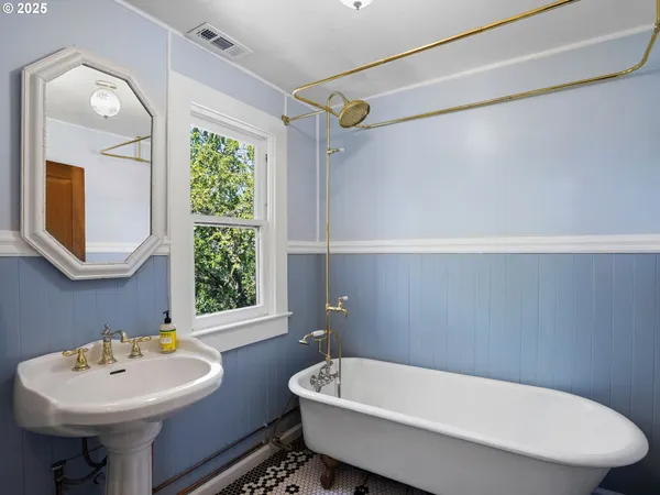 $749,000 | 131 Northeast Tillamook Street, Portland, OR 97212